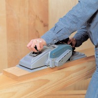 Cepillo eléctrico Makita 1806B - 1.200 W - 170 mm, profundidad de corte 2 mm, robusto para trabajo pesado 2