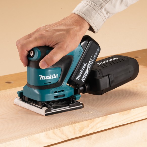 Lijadora orbital a batería Makita DBO481RTJ - 18V, recogida de polvo, freno eléctrico Lijadora orbital a batería Makita DBO481RTJ - 18V, recogida de polvo, freno eléctrico