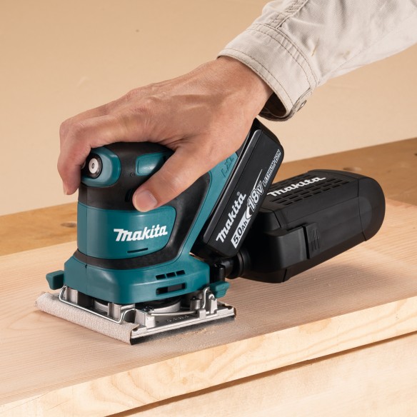 Lijadora orbital Makita DBO482RTJ - 18V, freno eléctrico, recogida de polvo, empuñadura ergonómica Lijadora orbital Makita DBO482RTJ - 18V, freno eléctrico, recogida de polvo, empuñadura ergonómica