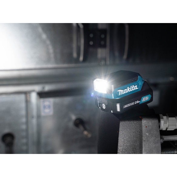 Luz LED portátil Makita DEBML103 - 12Vmax - 240 lx, diseño compacto y ligero Luz LED portátil Makita DEBML103 - 12Vmax - 240 lx, diseño compacto y ligero