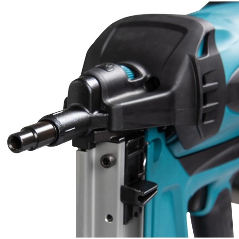 Clavadora de gas Makita GN420CLSE - 7,2V - 64 mm - Incluye 2 baterías y maletín