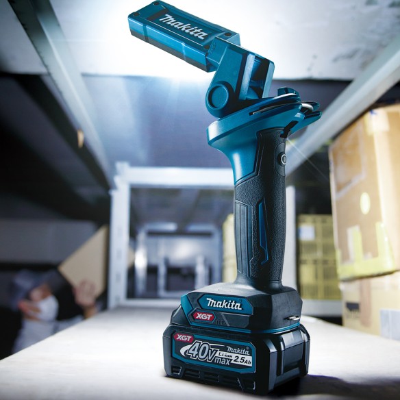 Linterna de trabajo Makita ML006GX - 40Vmax, 500 lúmenes, con cabezal plegable y gancho retráctil Linterna de trabajo Makita ML006GX - 40Vmax, 500 lúmenes, con cabezal plegable y gancho retráctil