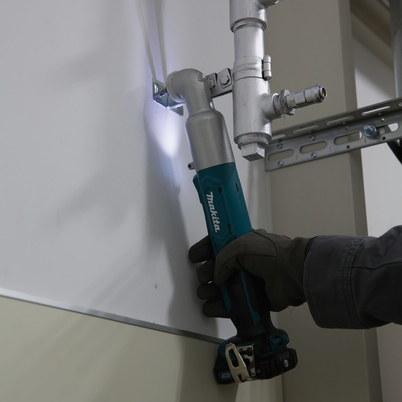 Atornillador de impacto angular Makita TL064DSAE - 12V, 60 Nm, luz LED y 2 baterías 2,0 Ah Atornillador de impacto angular Makita TL064DSAE - 12V, 60 Nm, luz LED y 2 baterías 2,0 Ah