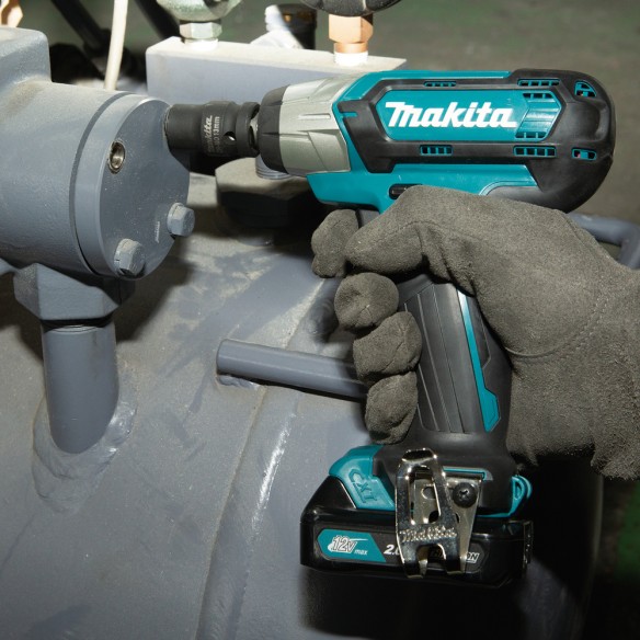 Llave de impacto Makita TW141DSAE 12V - 145 Nm - Compacta y ligera con luz LED Llave de impacto Makita TW141DSAE 12V - 145 Nm - Compacta y ligera con luz LED