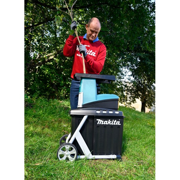 Biotrituradora eléctrica Makita UD2500 - 2500 W, capacidad 67 L, para ramas de hasta 45 mm Biotrituradora eléctrica Makita UD2500 - 2500 W, capacidad 67 L, para ramas de hasta 45 mm
