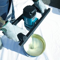 Batidor eléctrico Makita UT1400 - 1.300 W - Diámetro de cuchilla 140 mm - Ideal para pintura y yeso 2