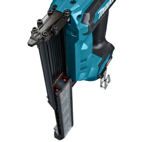 Clavadora neumática a batería Makita FN001GZ - 40Vmax - Luz LED integrada - Sin batería ni cargador ni maletín