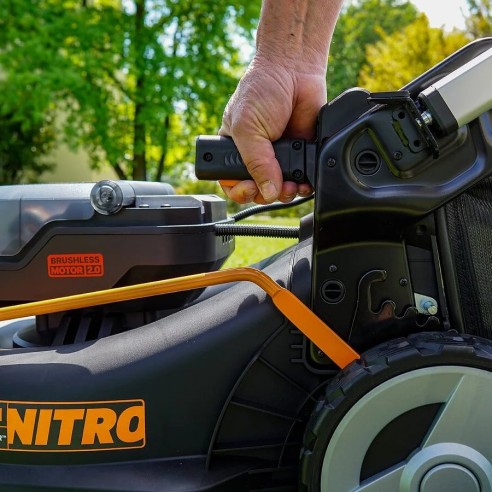 Cortacésped Nitro 40V (2x20V) Worx | PowerShare | WG749E | Incluye  2 baterías 4Ah y cargador doble | 46 cm con tracción | Mulch