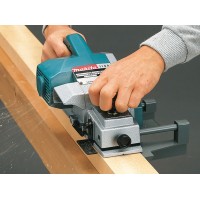 Raboteuse électrique Makita 1100 - 750W - 82 mm, rabotage profond jusqu'à 3 mm, robuste pour les travaux lourds. 2
