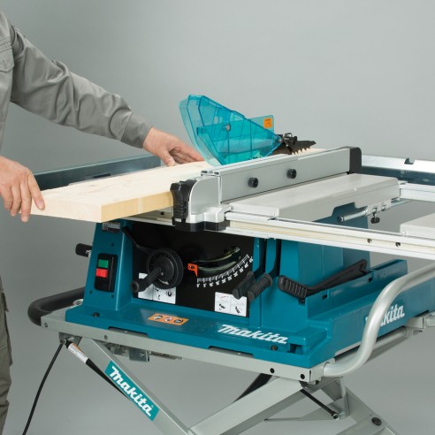 Scie circulaire Makita 2704N - 1650 W, haute précision et collecte de poussière