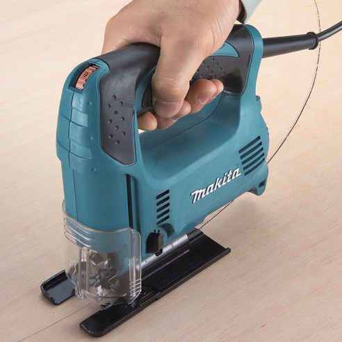 Scie sauteuse Makita 4328 - 450 W, vitesse variable 500-3100 tr/min, action orbitale