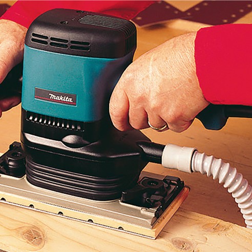 Ponceuse orbitale Makita 9046 - 600 W, 6.000 tr/min, 115 x 280 mm, avec collecte de poussière