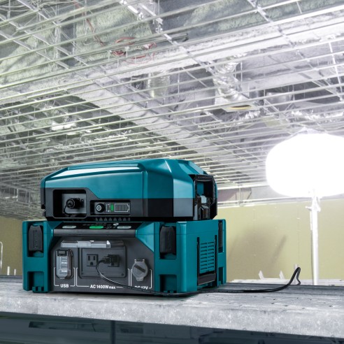 Convertisseur de courant Makita BAC01 - 1400 W, double isolation, 2 prises AC et USB