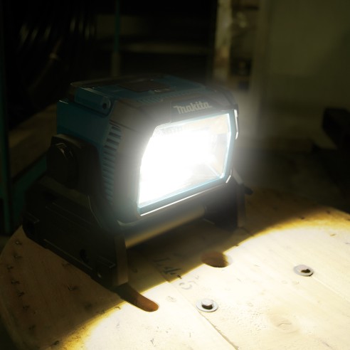 Projecteur de travail Makita DEADML809 - LED 96 unités - 3800 lx - 14,4V/18V batterie LXT®