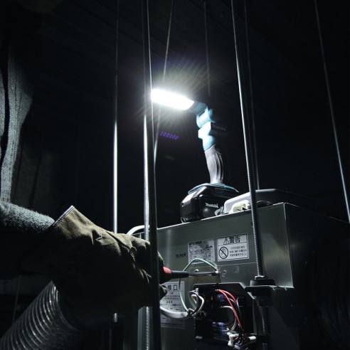 Lampe LED Makita DEBDML801 - 14,4V/18V, tête pliable, 4000 lx de luminosité