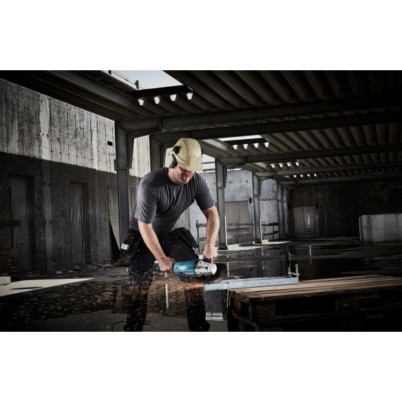 Meuleuse Makita GA9020 - 230 mm - 2.200 W - Poignée réglable et protection contre la poussière