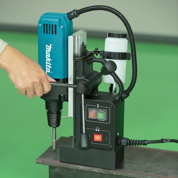 Perceuse magnétique Makita HB350 - 1050 W, perçage dans l'acier 35 mm, base magnétique stable