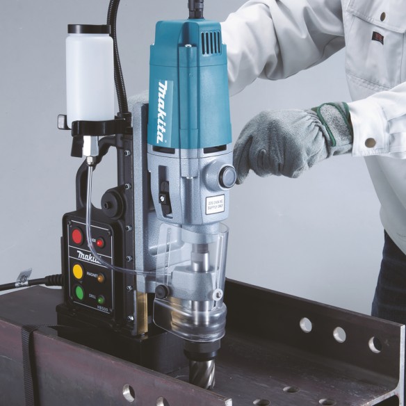 Perceuse magnétique Makita HB500 - 1150 W, perçage dans l'acier jusqu'à 50 mm, base magnétique stable