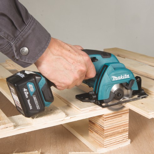 Scie circulaire portable Makita HS301DSAE 12V - 1.500 tr/min - profondeur de coupe 25,5 mm