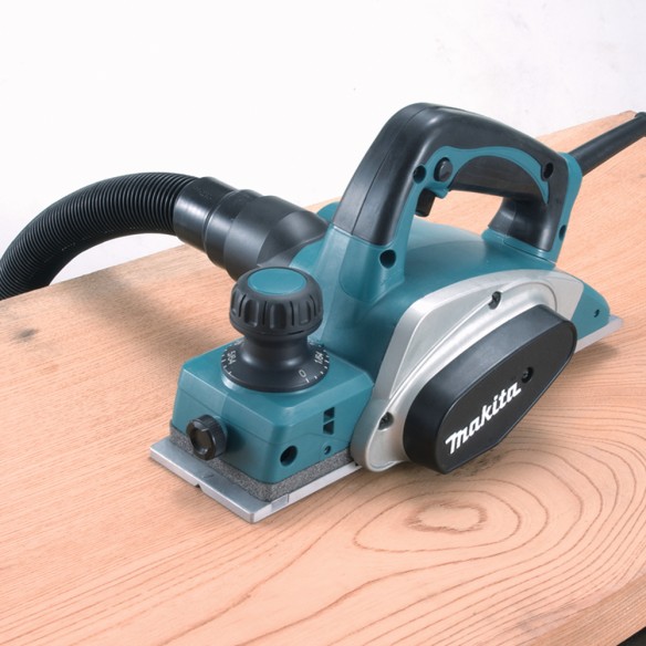 Rabot compact Makita KP0800 - 620 W - 82 mm, profondeur de rabotage 2,5 mm
