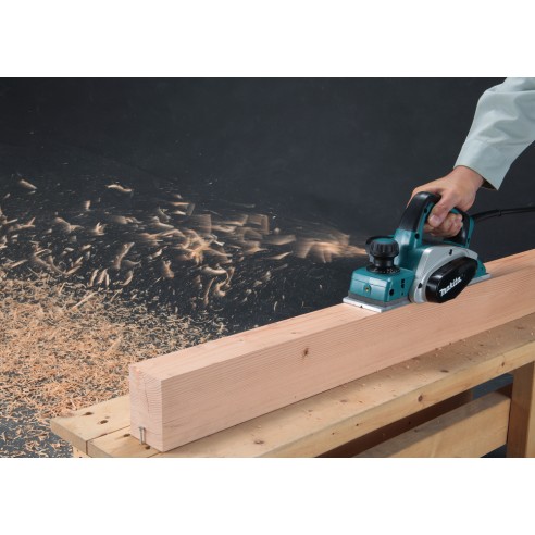 Rabot compact Makita KP0800 - 620 W - 82 mm, profondeur de rabotage 2,5 mm