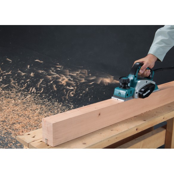 Rabot compact Makita KP0800 - 620 W - 82 mm, profondeur de rabotage 2,5 mm