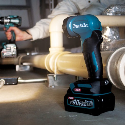 Lampe LED Makita ML001G 40V - 160 lumens, 55h d'autonomie, design compact et léger