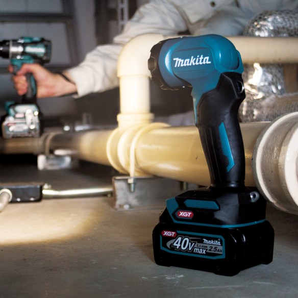 Lampe LED Makita ML001G 40V - 160 lumens, 55h d'autonomie, design compact et léger