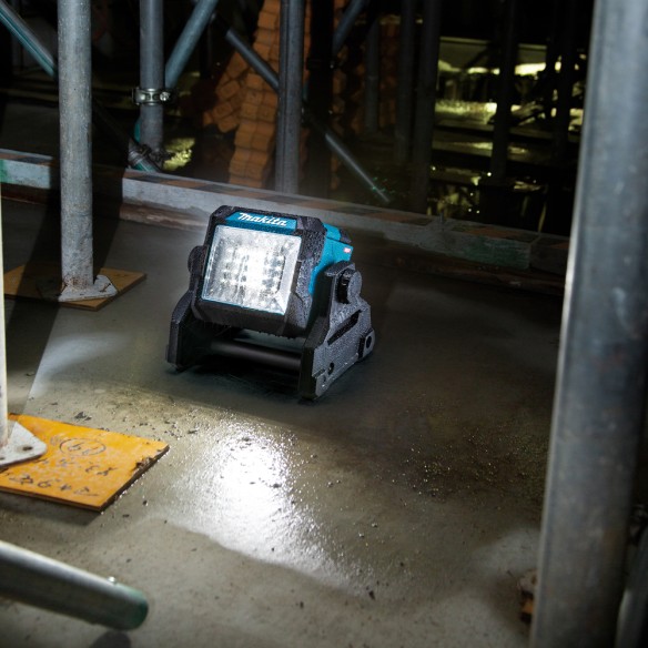 Projecteur LED Makita ML003GZ - 18V/40Vmax, 1100 lm, IP65, batterie XGT® - Corps seul (Sans batterie ni chargeur ni Coffret)