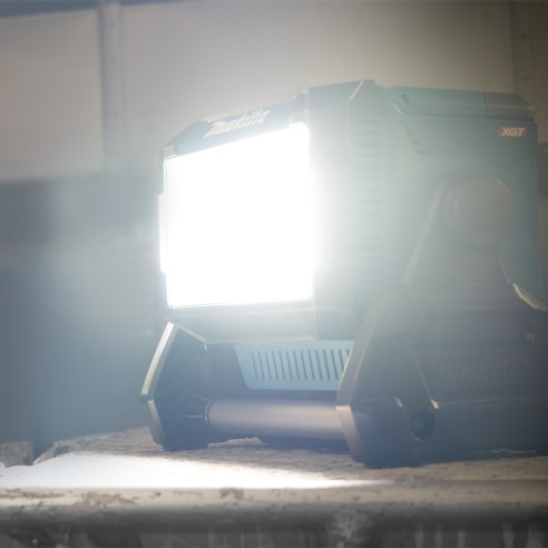 Projecteur de travail Makita ML009GX 18V/40V - 96 LEDs - IP65 - 10 000 lumens - Design compact