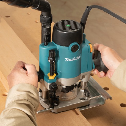 Défonceuse Makita RP1111C 1100W - Démarrage en douceur et vitesse variable pour un fraisage précis