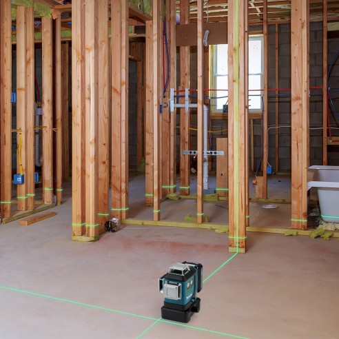 Niveau laser multiligne Makita SK700GD - Batterie 12V, laser vert, IP54, portée 35 m