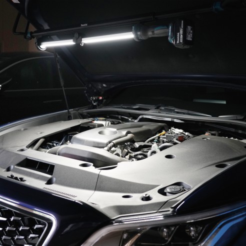 Lumière LED type barre pliable Makita DML818 - 18V - 1700 lumens - 3 modes d'éclairage