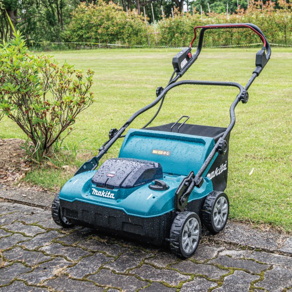 Scarificateur à batterie Makita UV001GZ - 40V, 38 cm, 50 L, moteur sans balais - Sans batterie ni chargeur