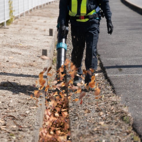 Souffleur à dos Makita UB004CZ - 36V (18V x2) - Moteur sans balais, vitesse variable - Sans batterie ni chargeur