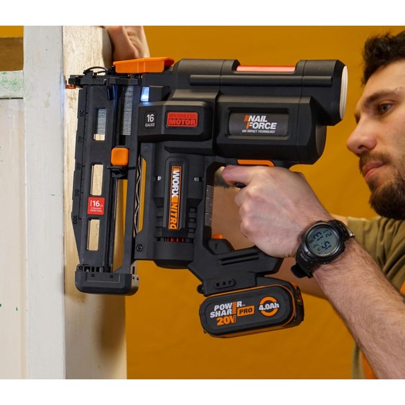 Cloueur à batterie Worx WX841 Nitro - Jusqu'à 64 mm dans le bois | Avec Batterie 20V 2,0Ah et Chargeur